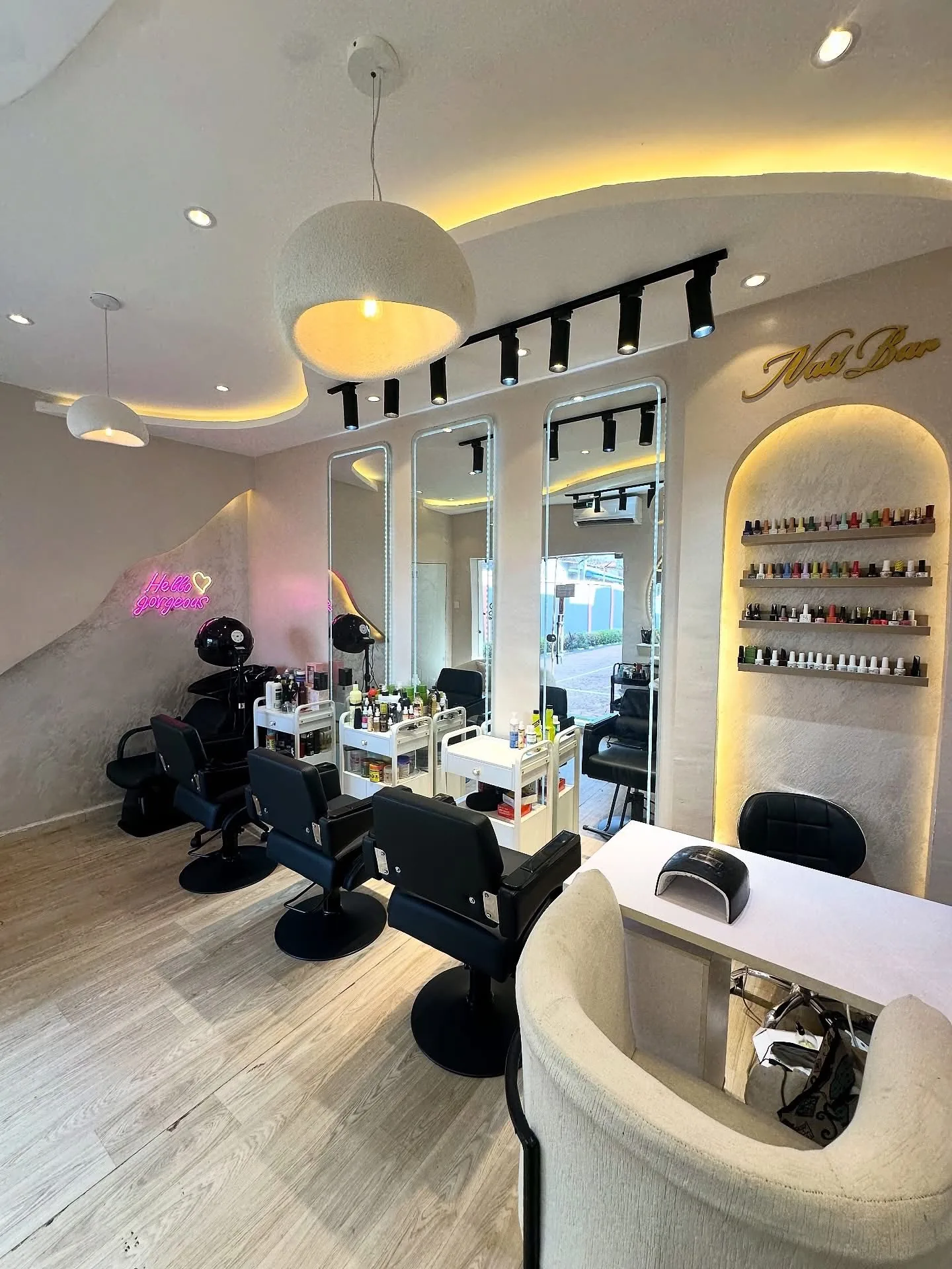 The Luxe Beauty Bar - Nail bar arched alcove